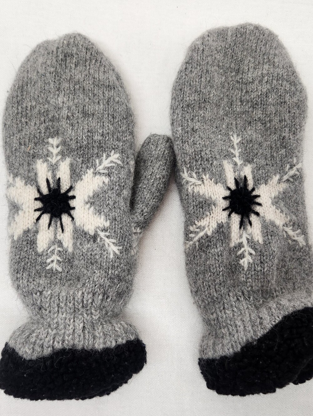 Thinsulate 40gram Womens OS Gray Wool Blend Snowflake Knit Mittens Fleece Lined